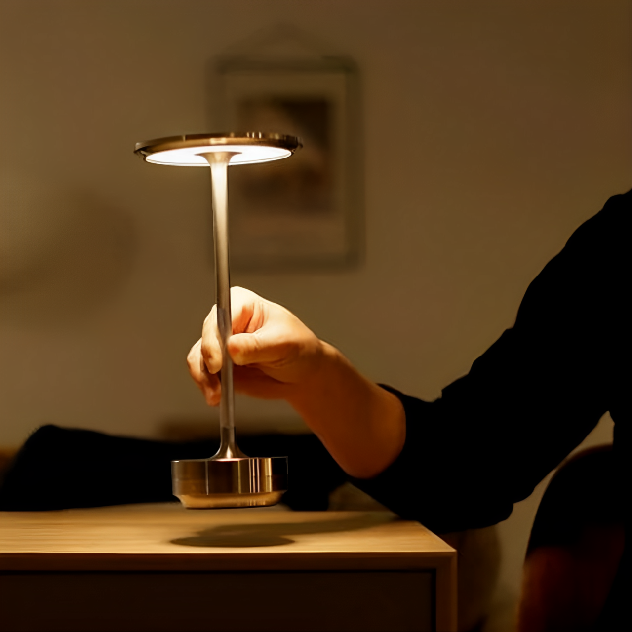 Evolis™ – Modern Ambient Lamp